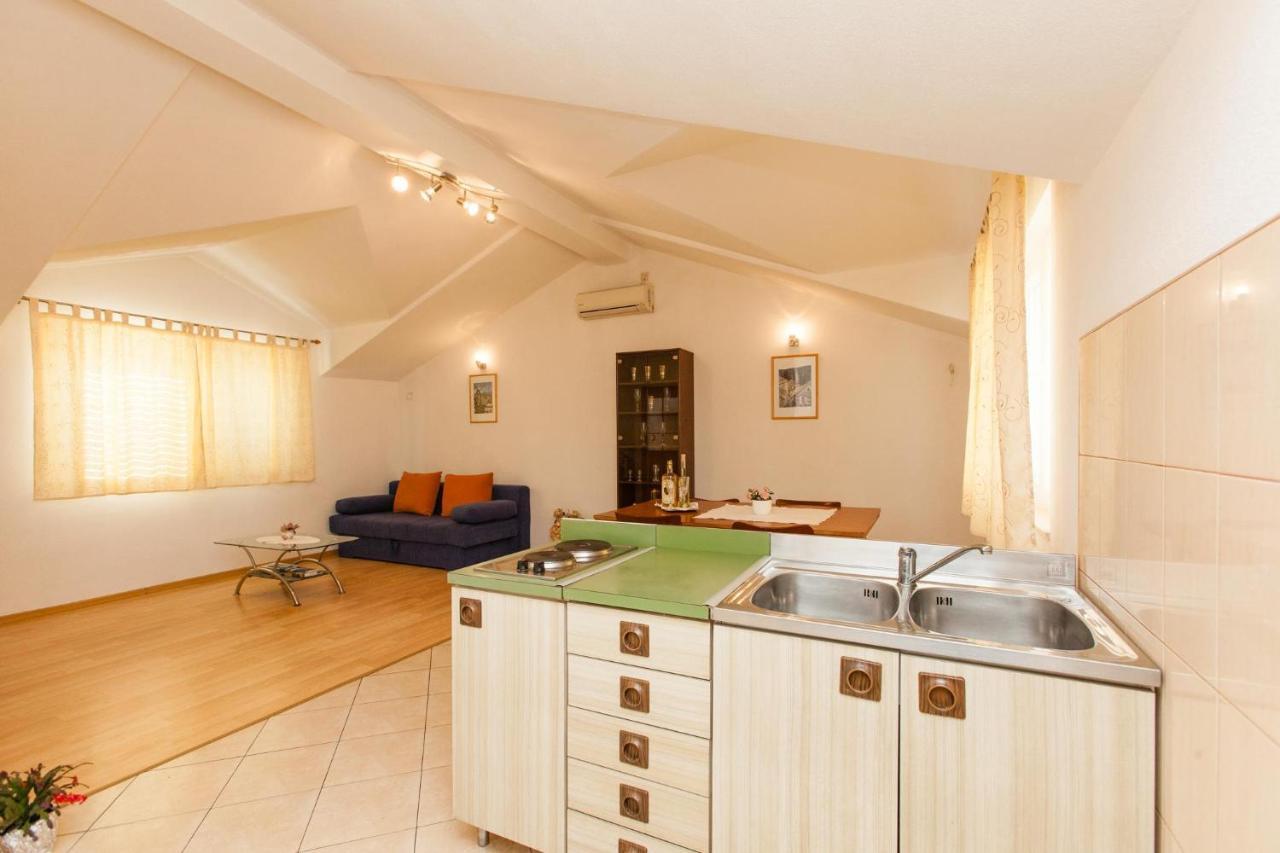 Holiday Home Beata Трогир Экстерьер фото