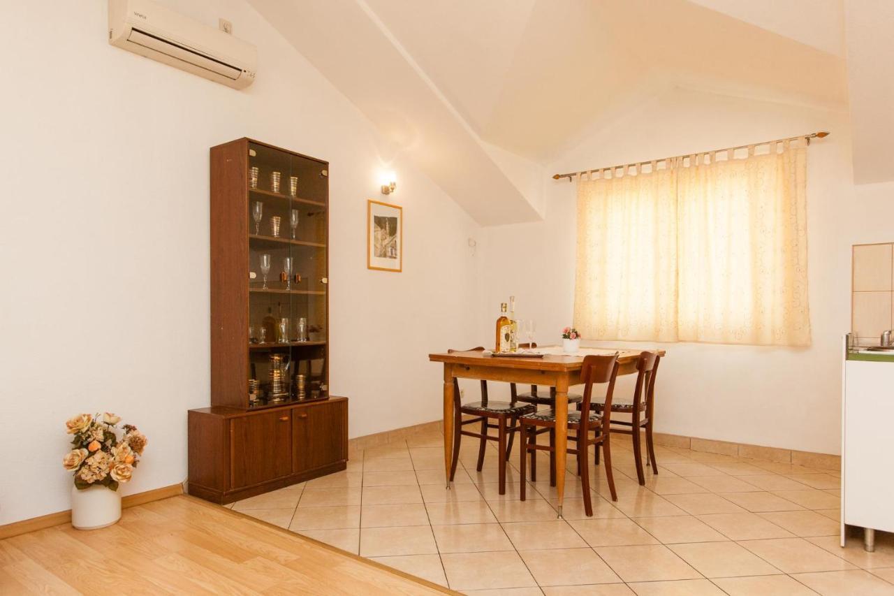 Holiday Home Beata Трогир Экстерьер фото